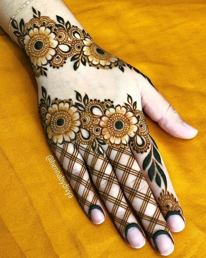 Easy Mehndi Designs