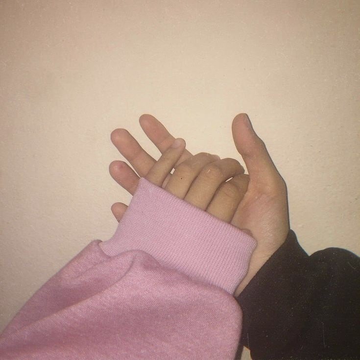 Couple Hands Pics