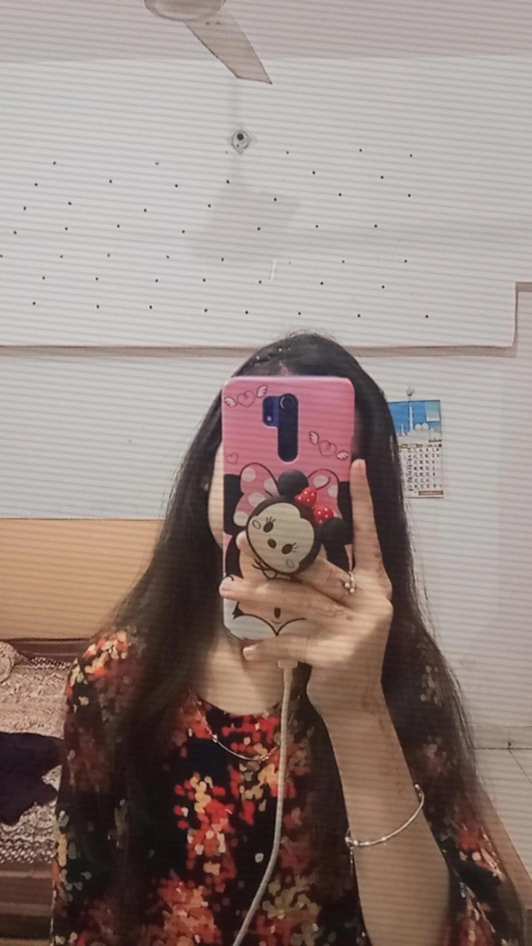 Instagram Hidden Face Mirror Selfie