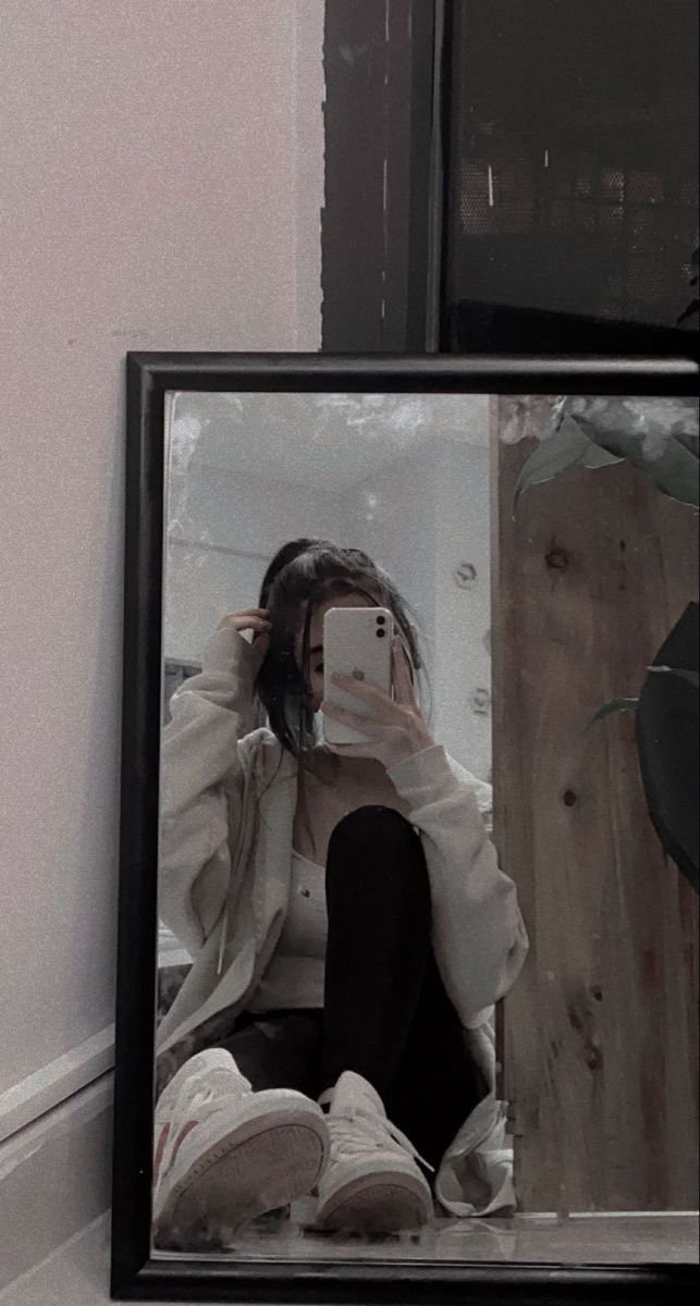 Profile Hidden Face Mirror Selfie