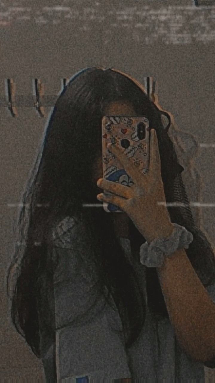 Profile Hidden Face Mirror Selfie