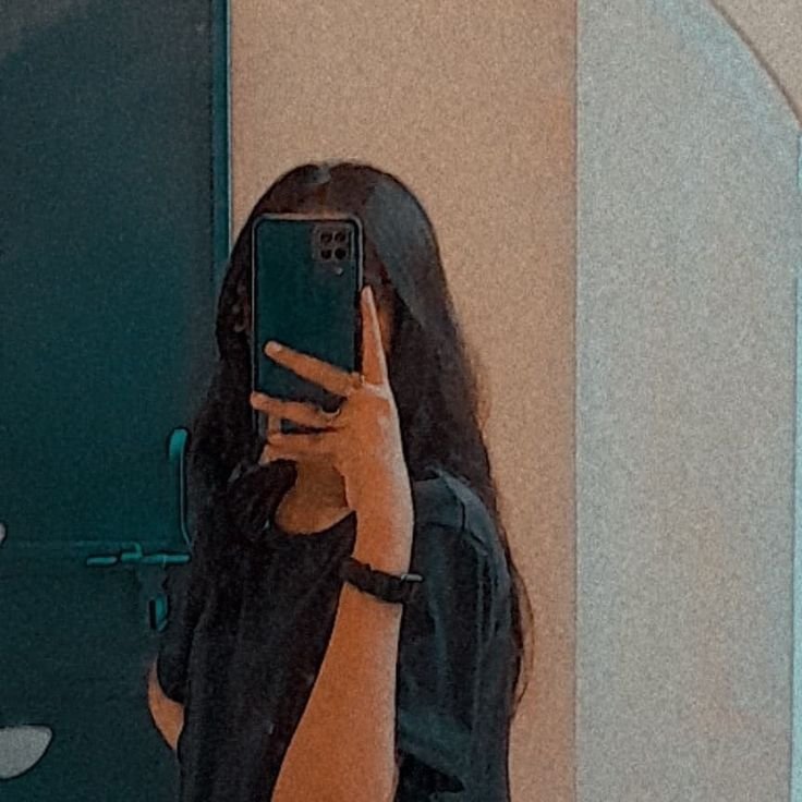 Profile Hidden Face Mirror Selfie