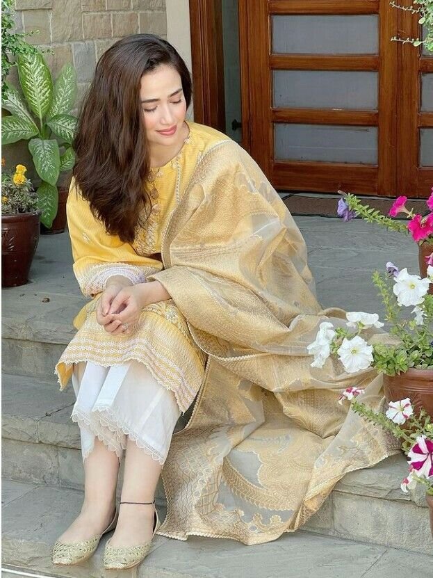 Sana Javed Images