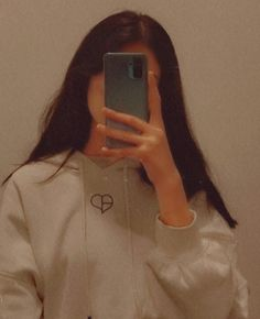 Instagram Hidden Face Mirror Aesthetic DP and Aesthetic Girl Poses