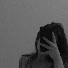 Instagram Hidden Face Mirror Aesthetic DP and Aesthetic Girl Poses