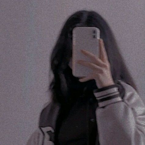 Instagram Hidden Face Mirror Aesthetic DP and Aesthetic Girl Poses