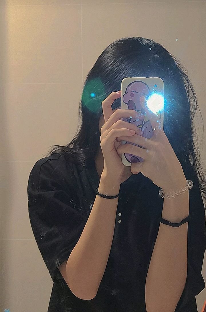 Mirror Selfie Girl