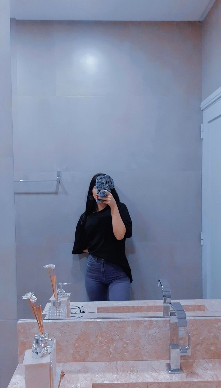 Mirror Selfie Girl