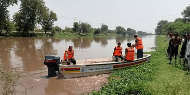 غربت سے تنگ ماں 2بچوں سمیت نہر میں کود گئی، 1بچہ جاں بحق