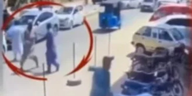 بینک سے رقم لے کر آنے والے شہری کو لوٹنے کی کوشش ناکام، ویڈیو وائرل